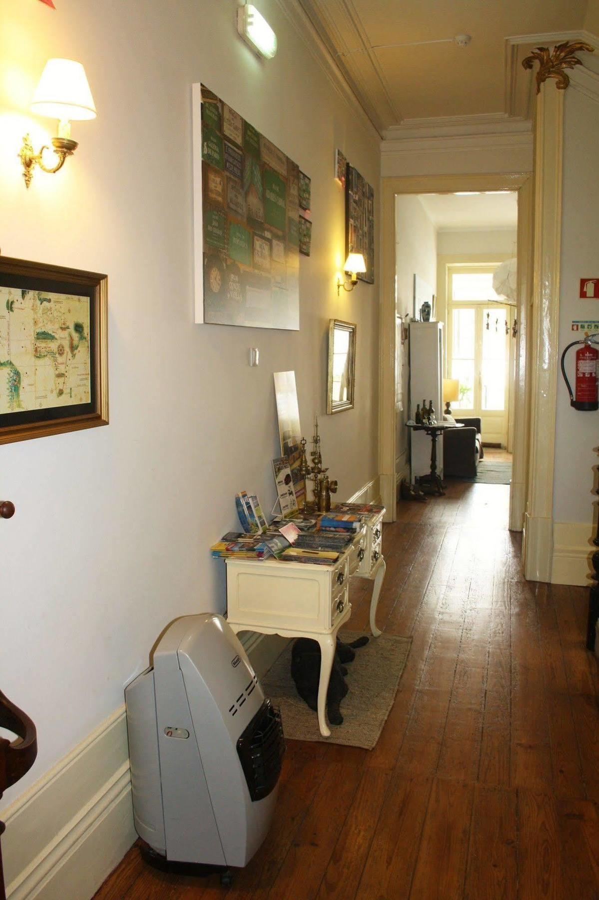Alvares Cabral Guesthouse OOporto Esterno foto